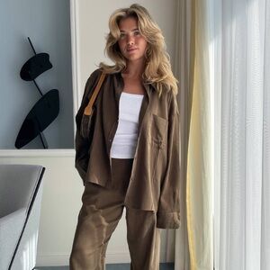 Djerf Avenue On The Go Top Mocha